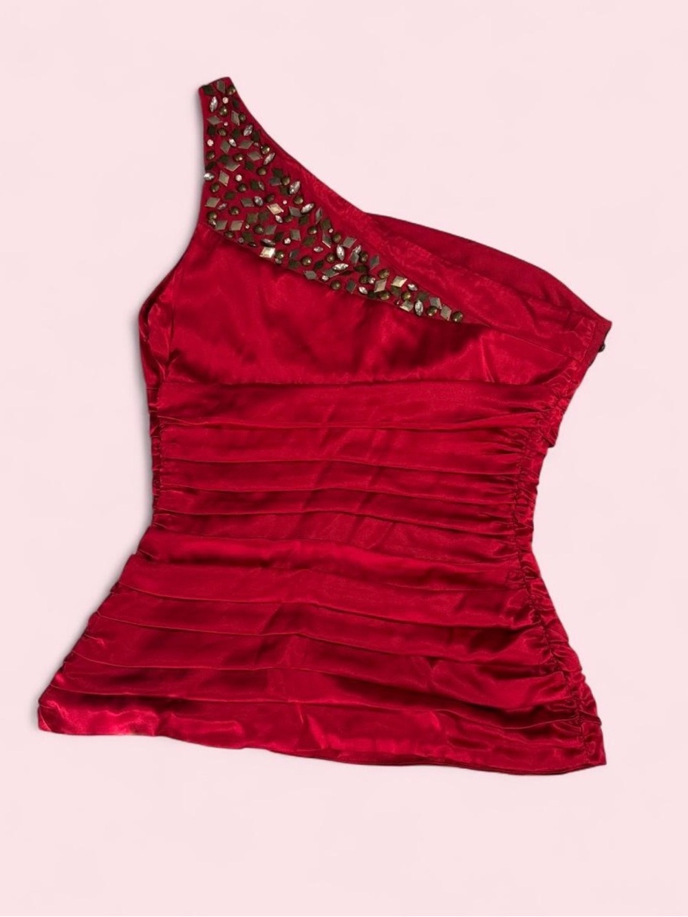 ❤️ Stunning Bebe one-shoulder embellished top in a vibrant crimson red ❤️